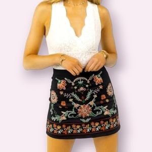 MI AMI | Women's black floral embroidered corduroy mini-skirt. NWT